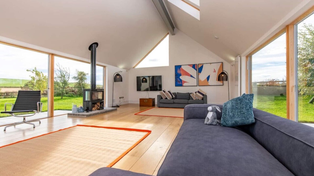 Westhill Cabin | Idyllic lodge with wood burner