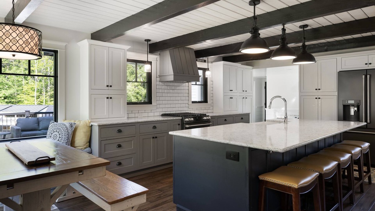 Gilford House | Idyllic Mountain and Lake Getaway