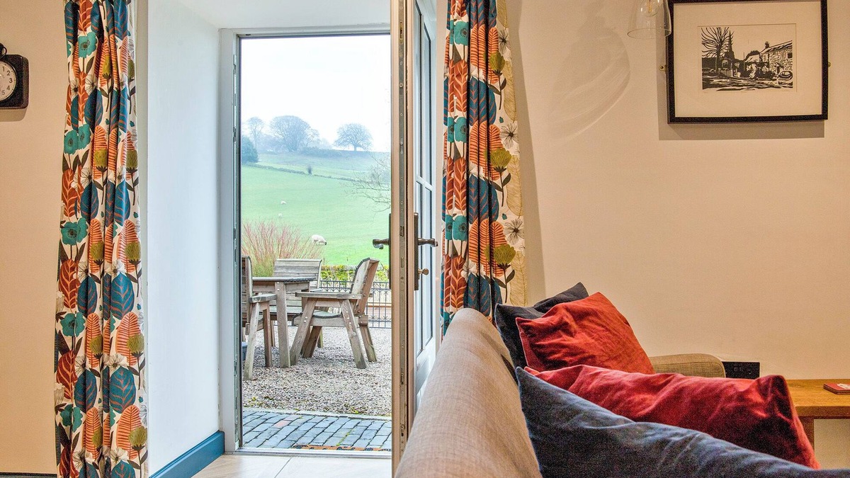 Hopton House | Idyllic, Pet-Friendly 3-bedroom Cottage at Stainsborough Hall, Carsington Water