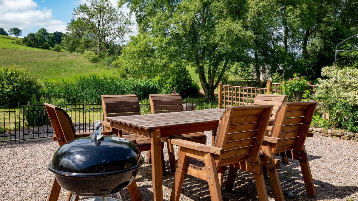 Hopton House | Idyllic, Pet-Friendly 3-bedroom Cottage at Stainsborough Hall, Carsington Water