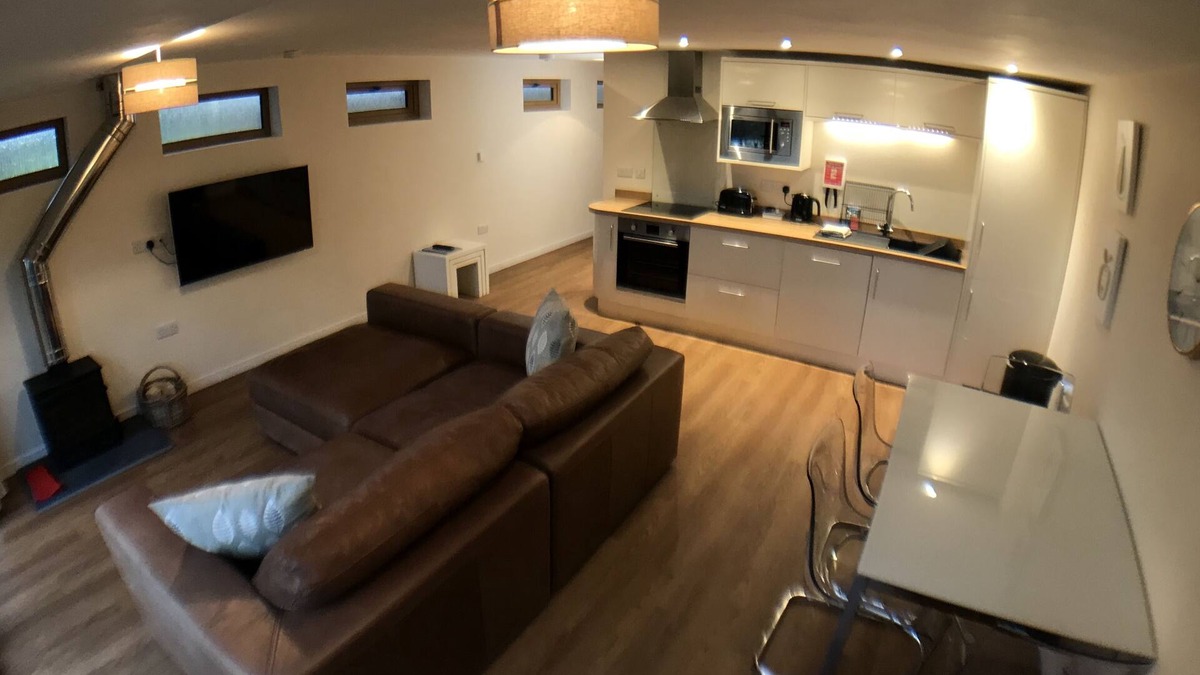 Bodenham House | Idyllic riverside location