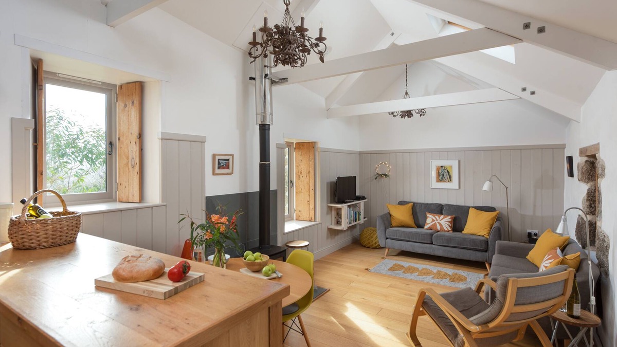 Castallack House | Idyllic rural retreat with parking , near Porthcurno, Minack Theatre, Beaches