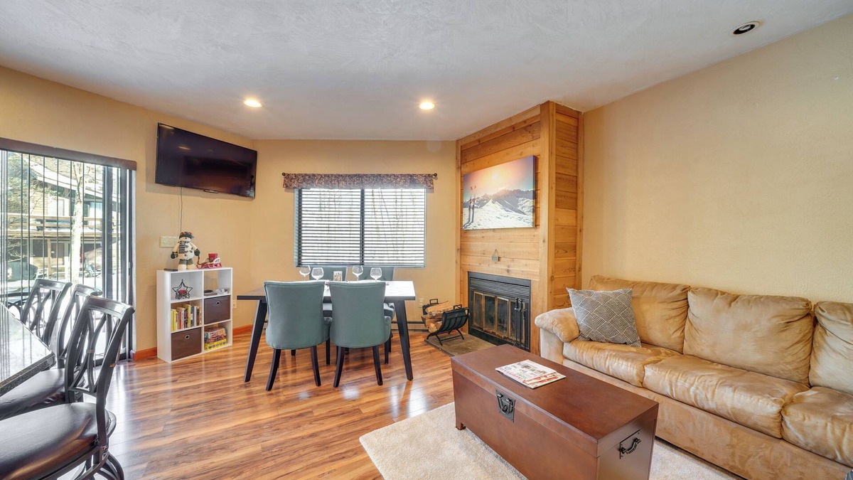 Hidden Valley Condo | Idyllic Somerset Condo: Ski, Hike & Relax!