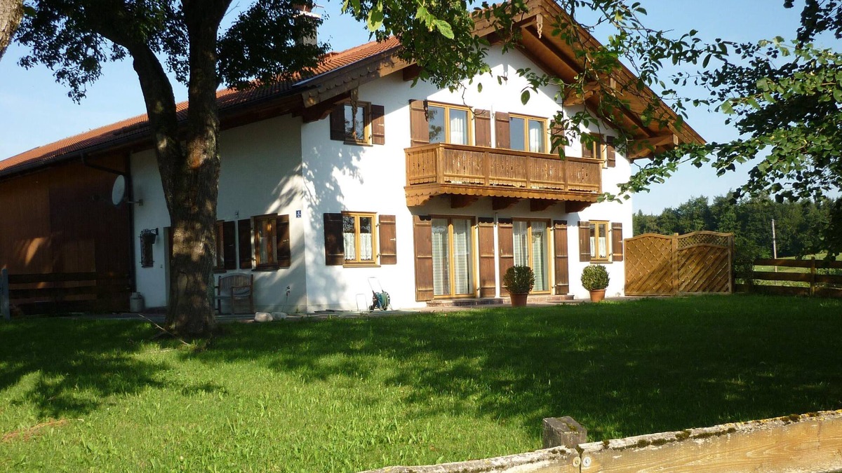 Munchen District House | Idyllic, spacious country house in a hamlet location southeast of Munich
