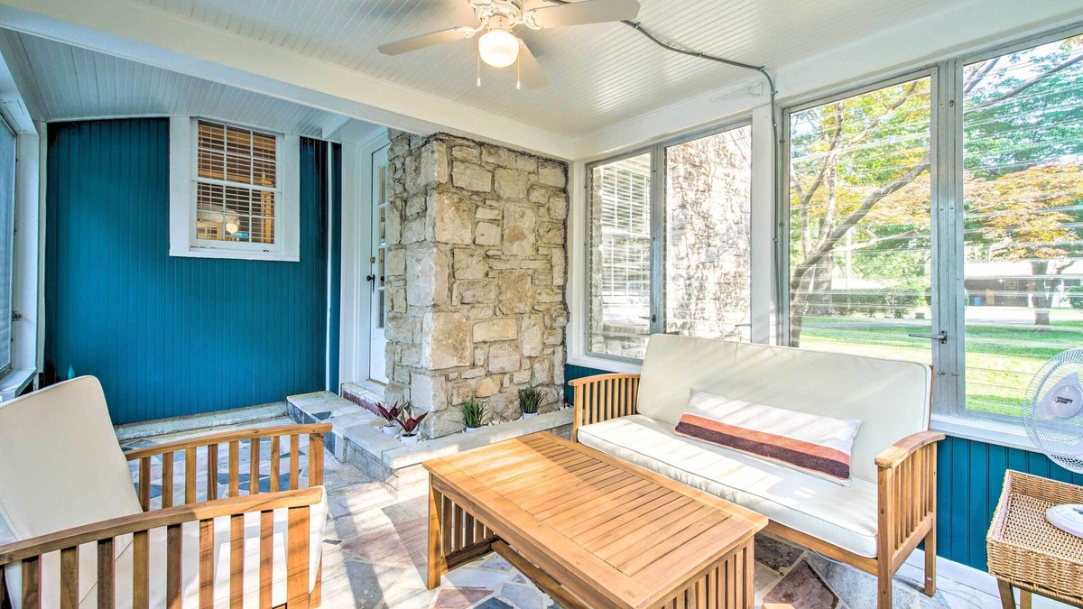Springfield House | Idyllic Springfield Haven w/Screened Porch!