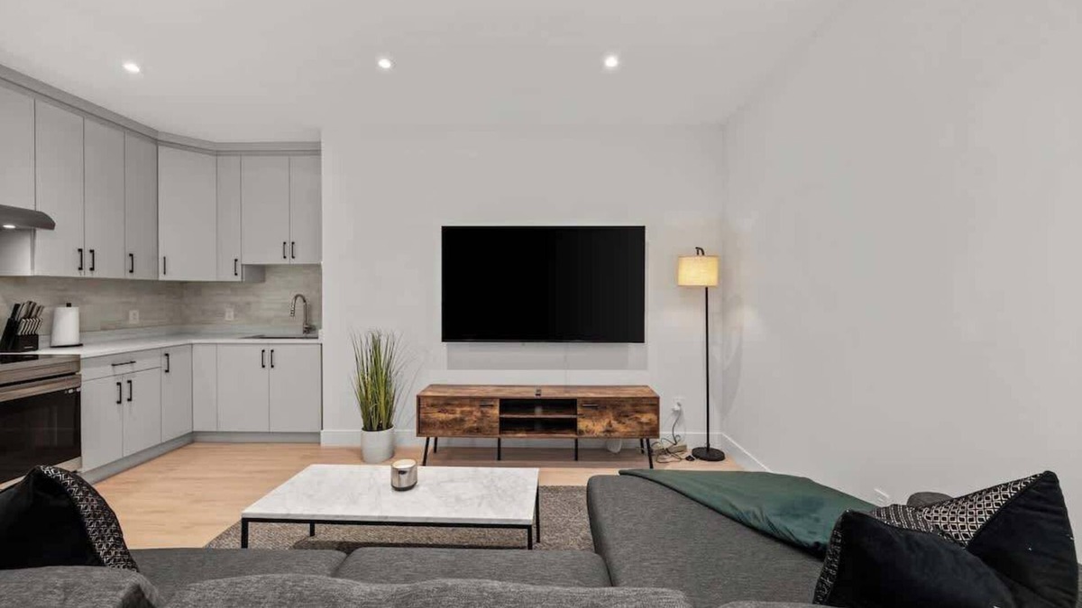 Promontory House | ~Idyllic Suite in Chilliwack