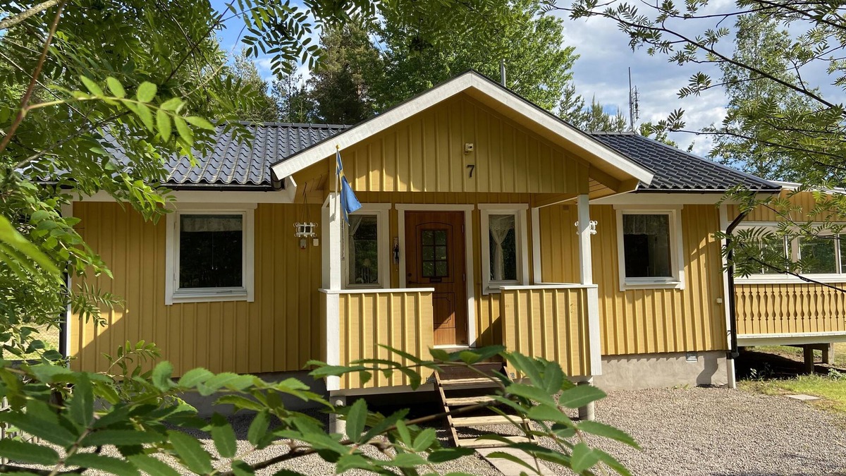 Undenas House | Idyllic vacation home for families, 75 m to the lake, in a quiet lakeside settlement