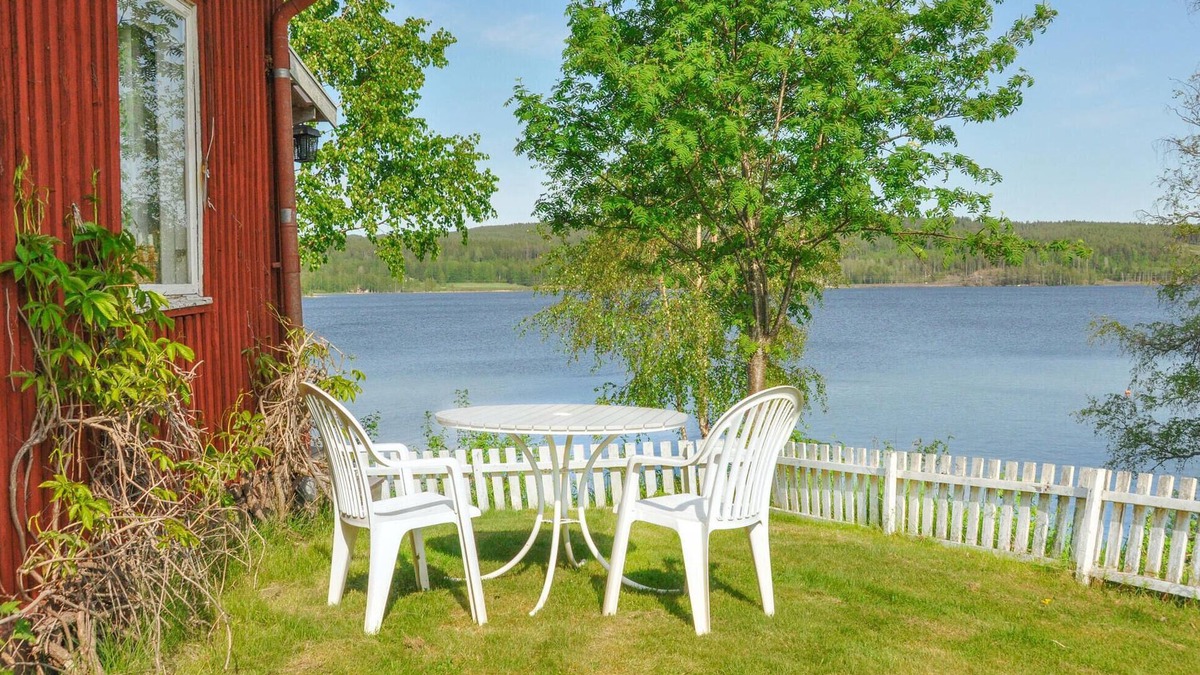 Amotfors House | Idyllic vacation home with lake view and private pier.