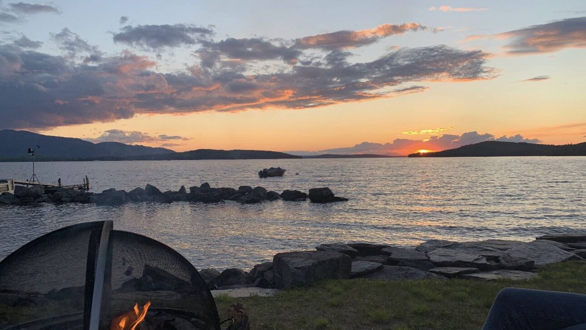 Greenville Cottage | Idyllic waterfront 4 season camp