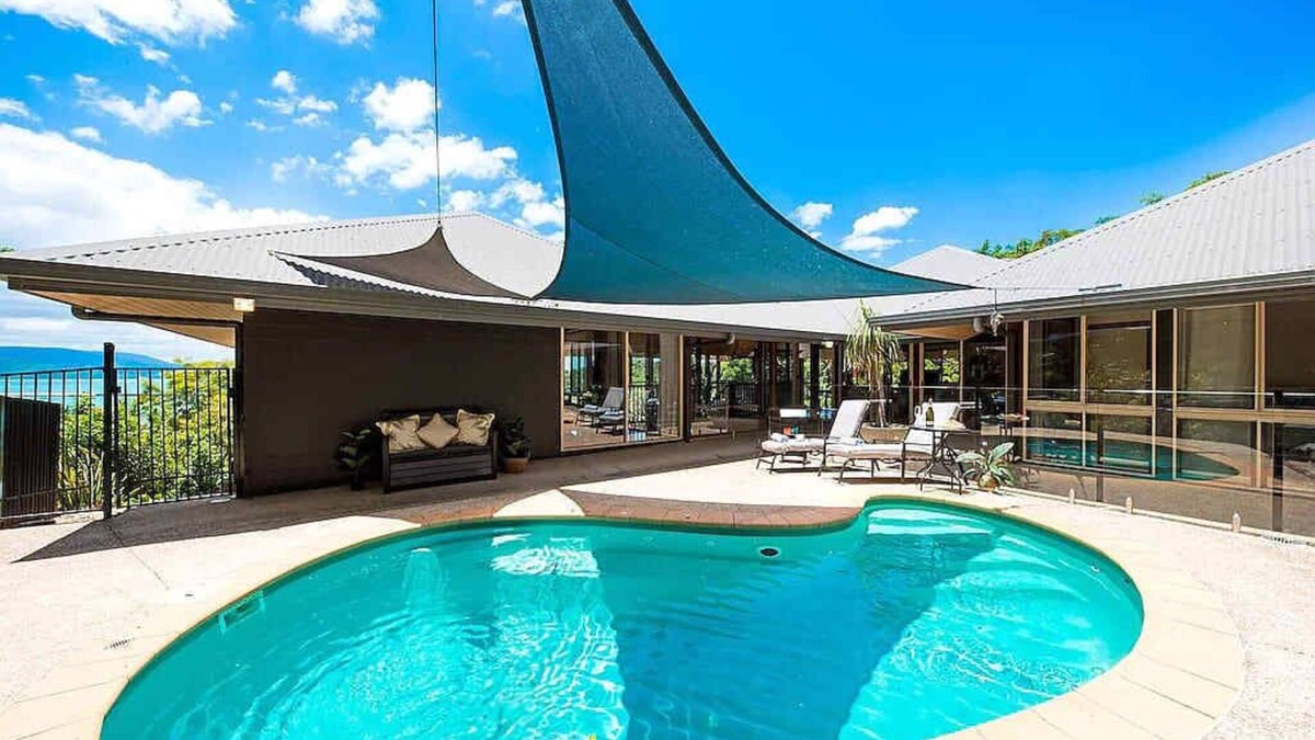 Mandalay House | Idyllic Whitsunday Holiday Home with amazing views