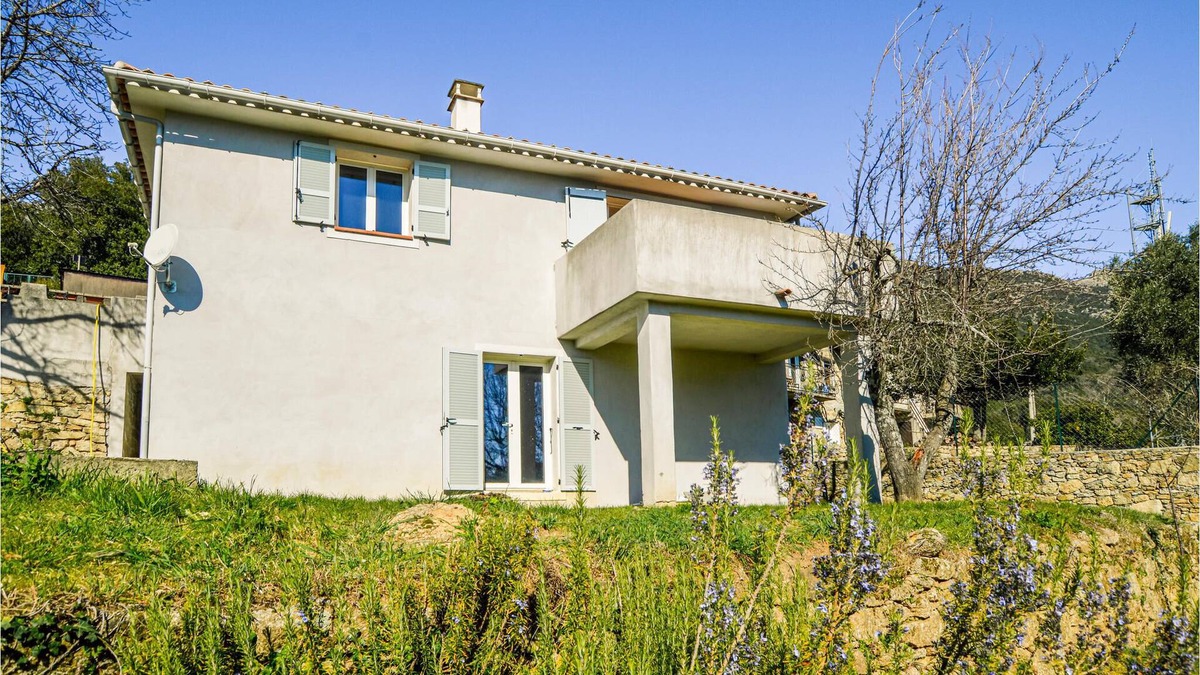 Chisa House | Idyllically located family house in traditional village atmosphere.