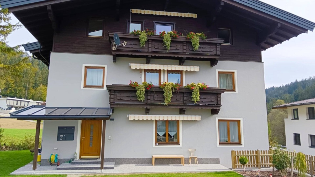 Langkampfen Apartment | Idyllically situated apartment, 800m to the ski bus