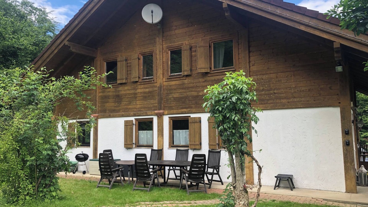 Nassau House | Idyllisches Ferienhaus mit Gatensitzplatz. Haustiere Willkommen!