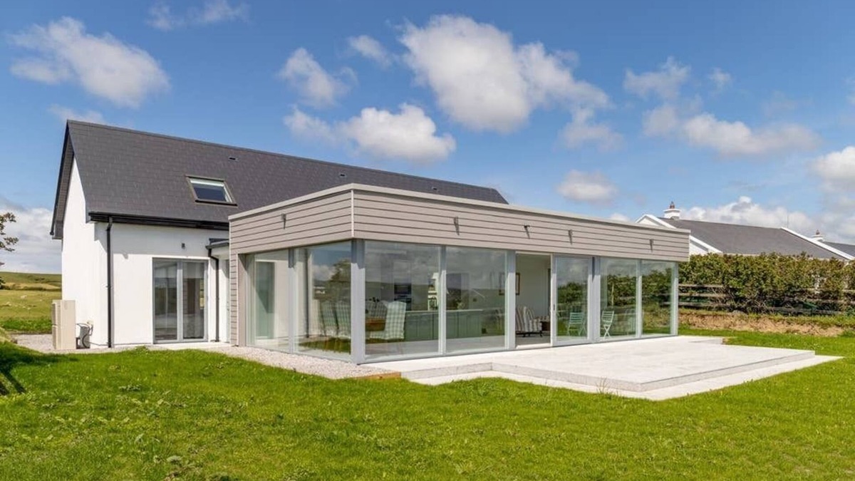 Lahinch House | Ellery Lodge - Luxury Family Holiday Home