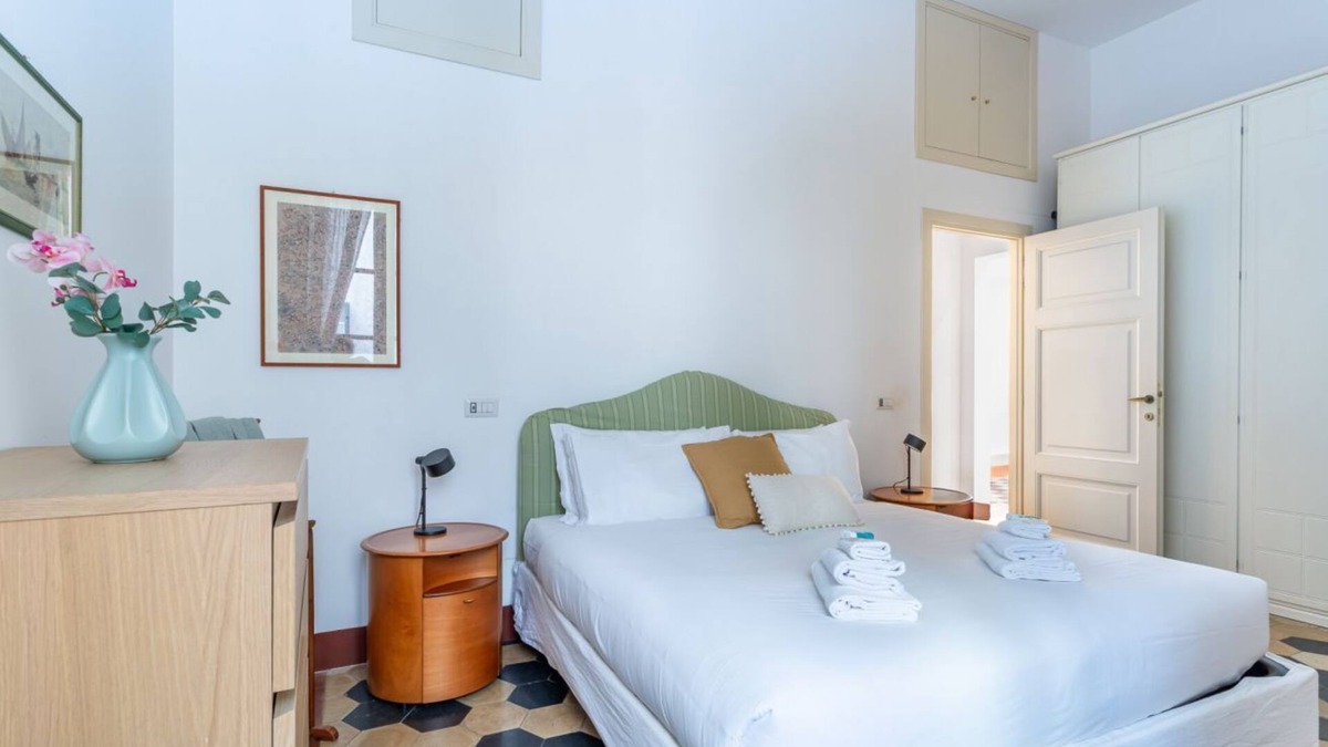 Rome Province Apartment | Iflat | Spacious 6 beds Apt in the Center of Rome