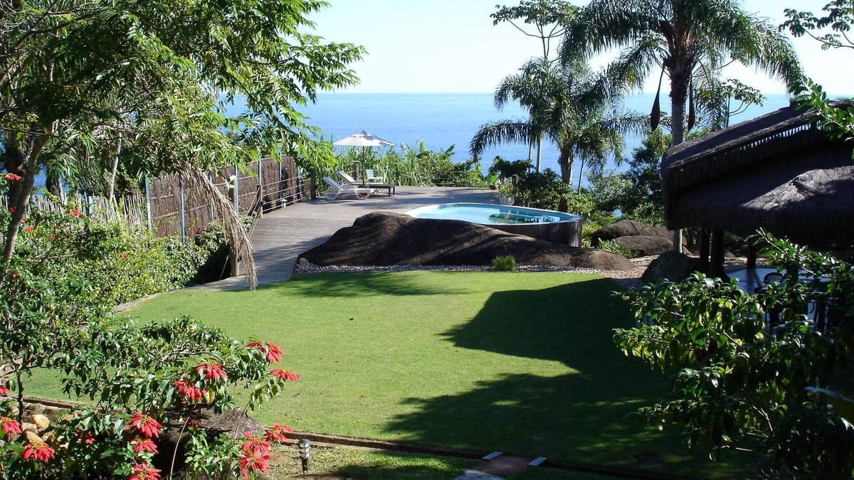 Praia de Taubate House | Ihabela, Brazil