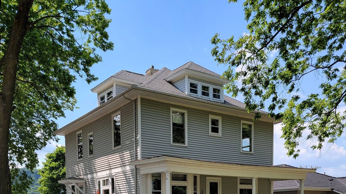 Guttenberg House | IKE'S RIVER HOUSE 2 only steps away from the Mississippi River