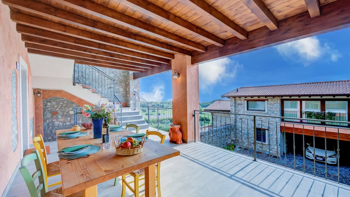 Polpenazze del Garda Apartment | Il Borgo Apartments - Lavanda, Polpenazze, Italy