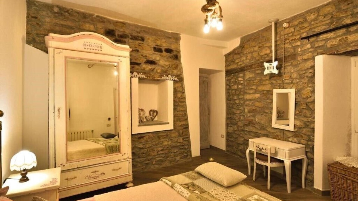 Trisobbio House | Il Borgo del Castello Large Double Room Tulip