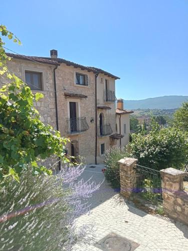 Montenero Val Cocchiara House | Il Borgo della Zittola