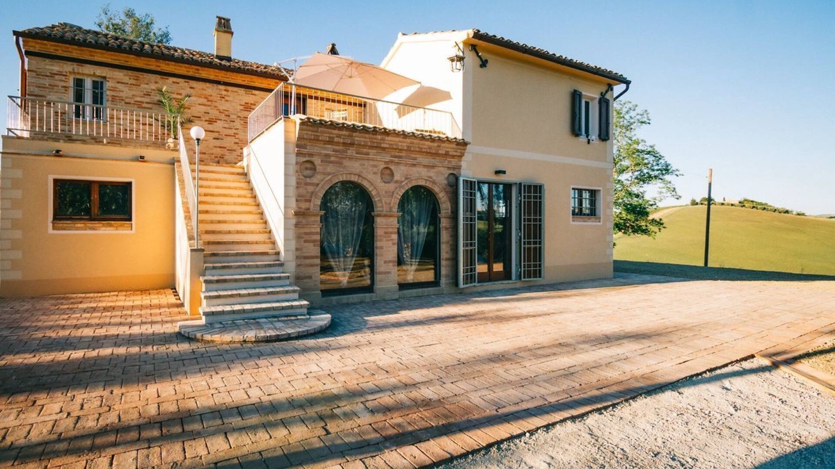 Monte San Giusto Villa | Il Brumale - Five Bedroom Villa, Sleeps 10