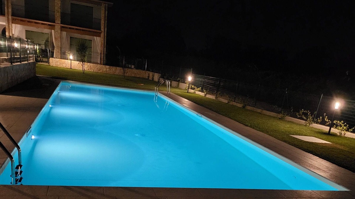 Colà Di Lazise Apartment | Il Cascinale 3 swimming pool, wi-fi, Astra sat TV, thermal baths and Gardaland