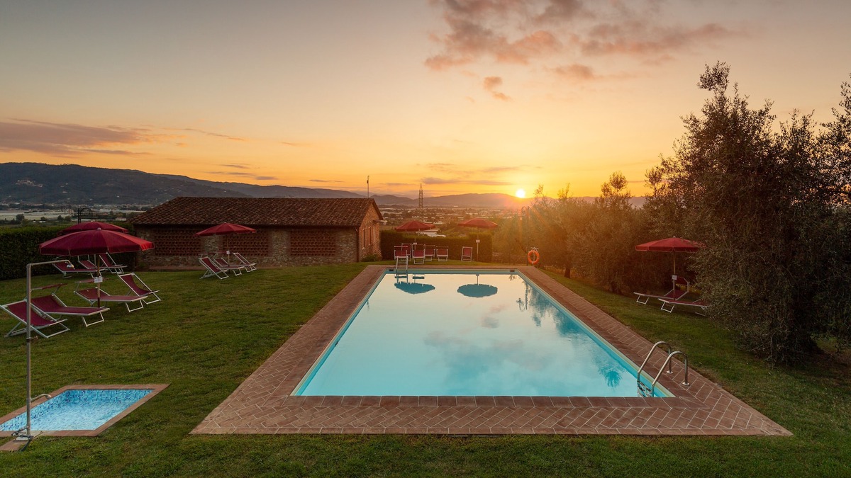 Montecarlo House | Il Cavaliere - tuscan farmhouse with pool on the wine road of Montecarlo-Lucca