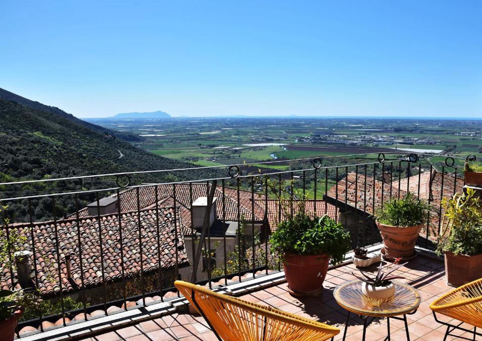 Sermoneta House | Il giardino di Adele
