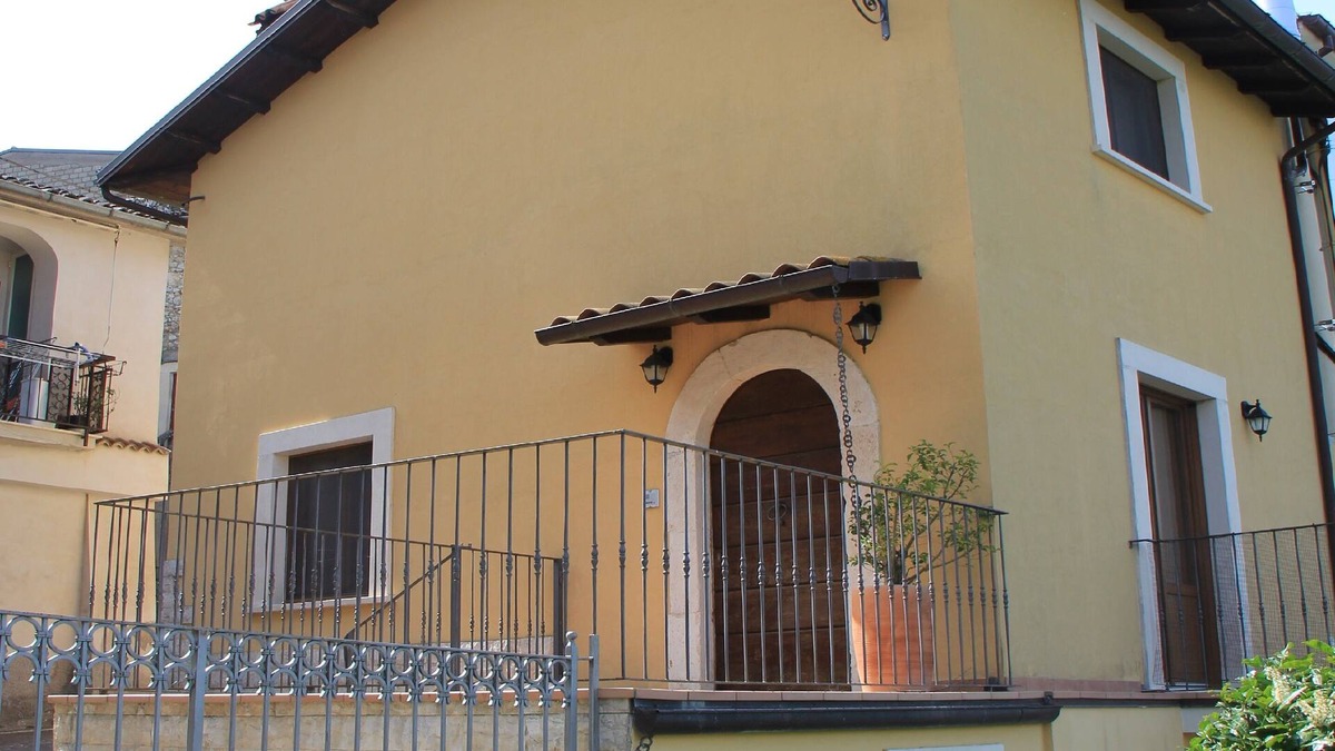 San Demetrio ne' Vestini Villa | "Il Pagliarello" Your scenic retreat in the heart of Abruzzo.
