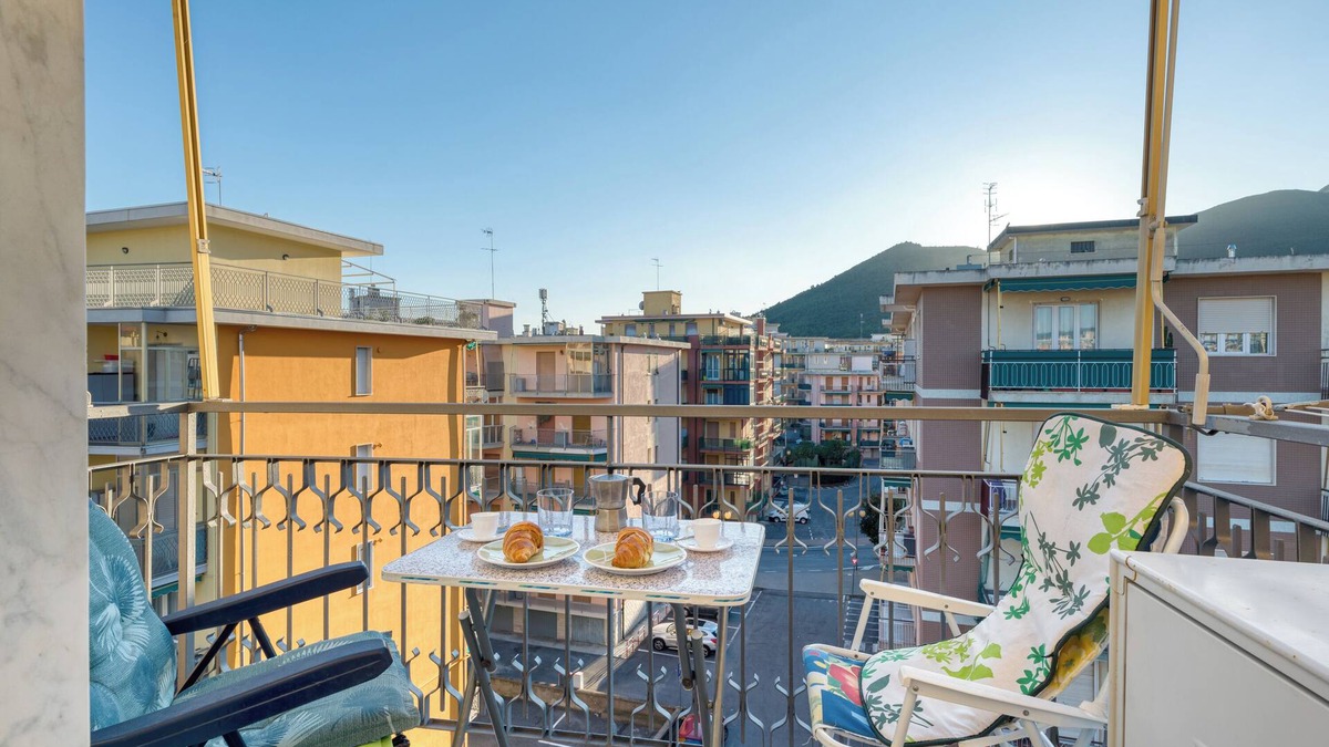 Borghetto Santo Spirito Apartment | Il Rifugio - Town Center, Borghetto Santo Spirito, Italy