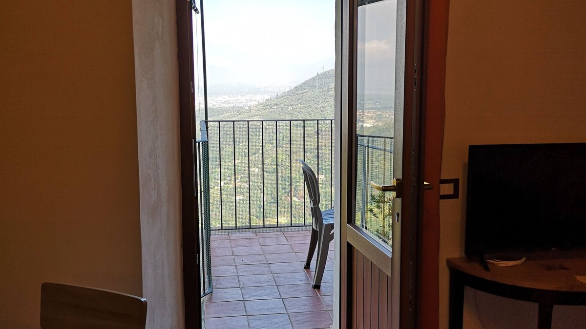 Monteggiori House | Il Tino - casa con terrazza vista mare in borgo medievale