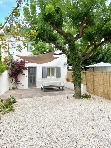 Ensues-la-Redonne Apartment | Il y a le Soleil, la Campagne et la Mer …1
