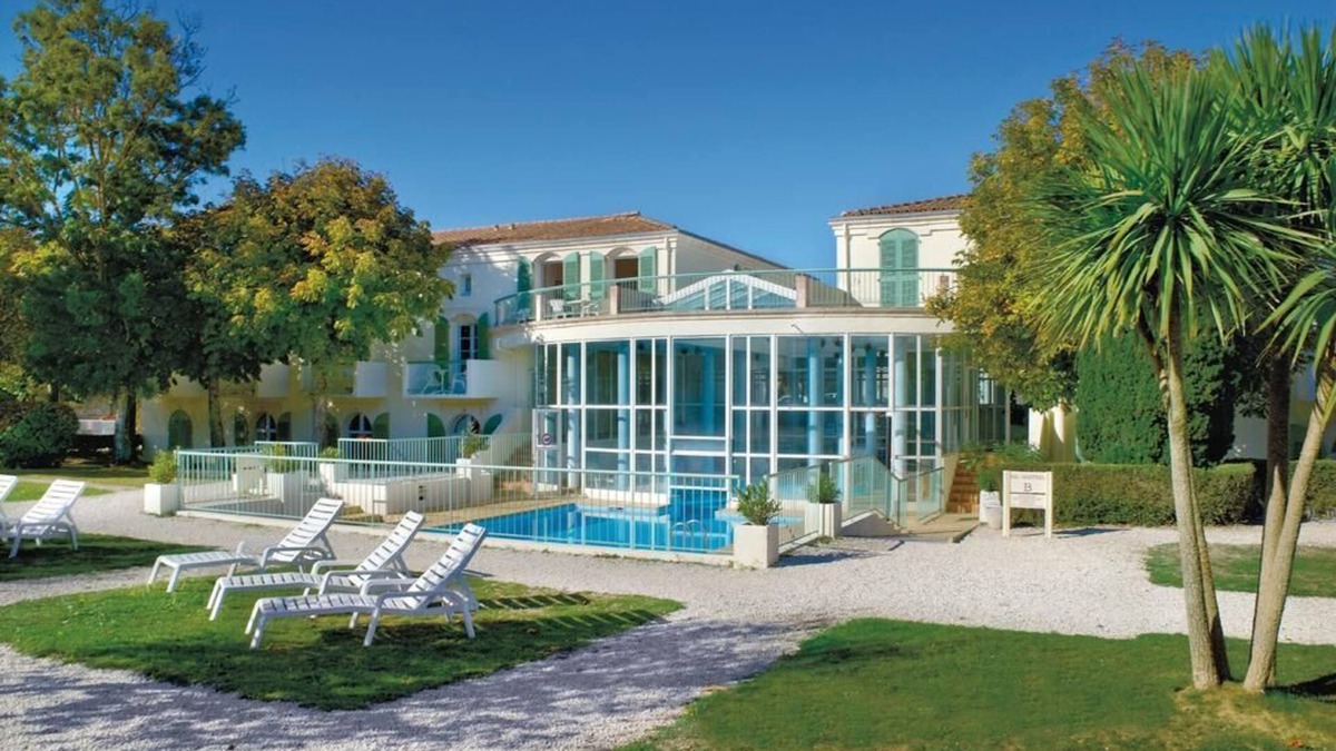 Saint-Martin-de-Re Apartment | Ile de Ré. Apartment Residence * heated swimming pool, sauna, hammam, garden