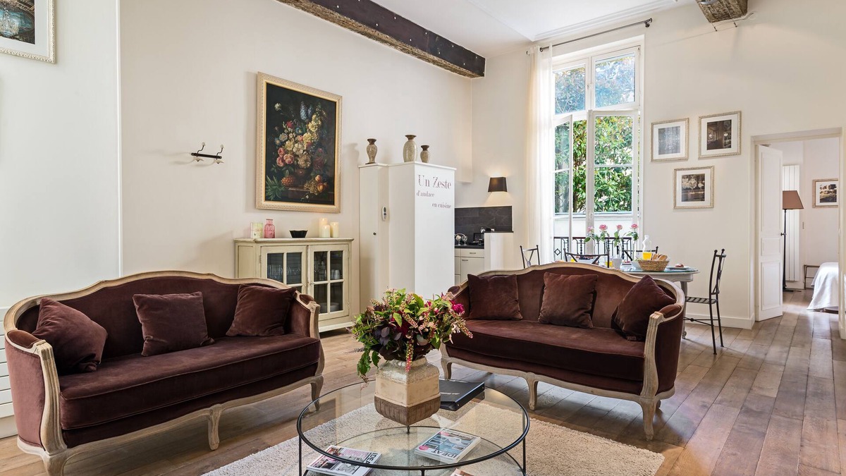 Les Iles Apartment | Ile Saint Louis Gorgeous Two Bedroom