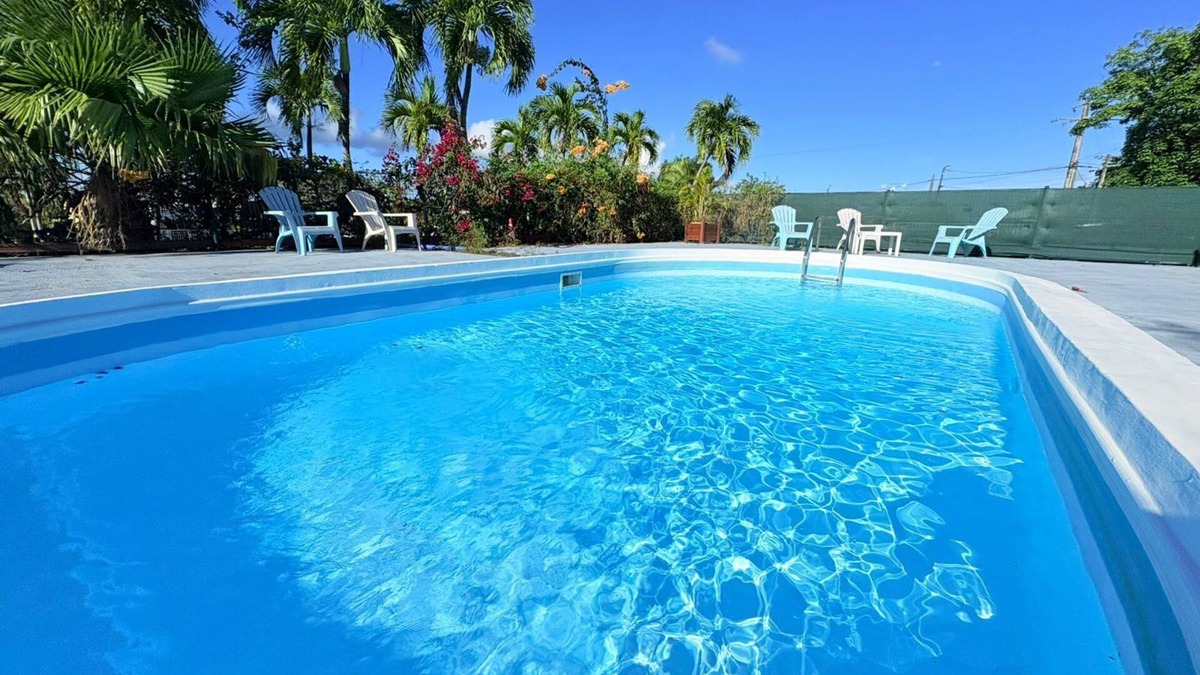 Sainte-Anne Hotel | ILET SOLEIL 2 5 minutes from the beach! Lovely terrace for lounging