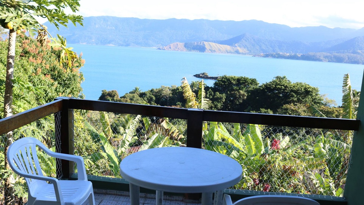 Praia Grande House | Ilhabela house with beautiful sea view, 200 meters from the sand