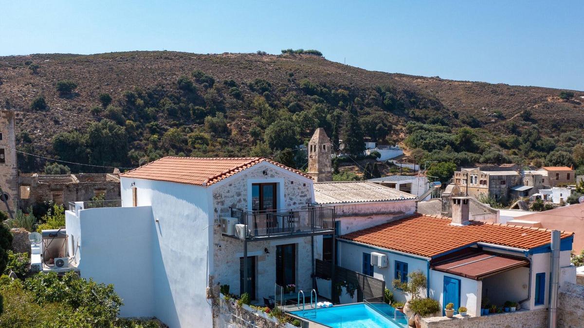 Maroulas Villa | Iliahtida villa, pool,Near tavern & minimarket