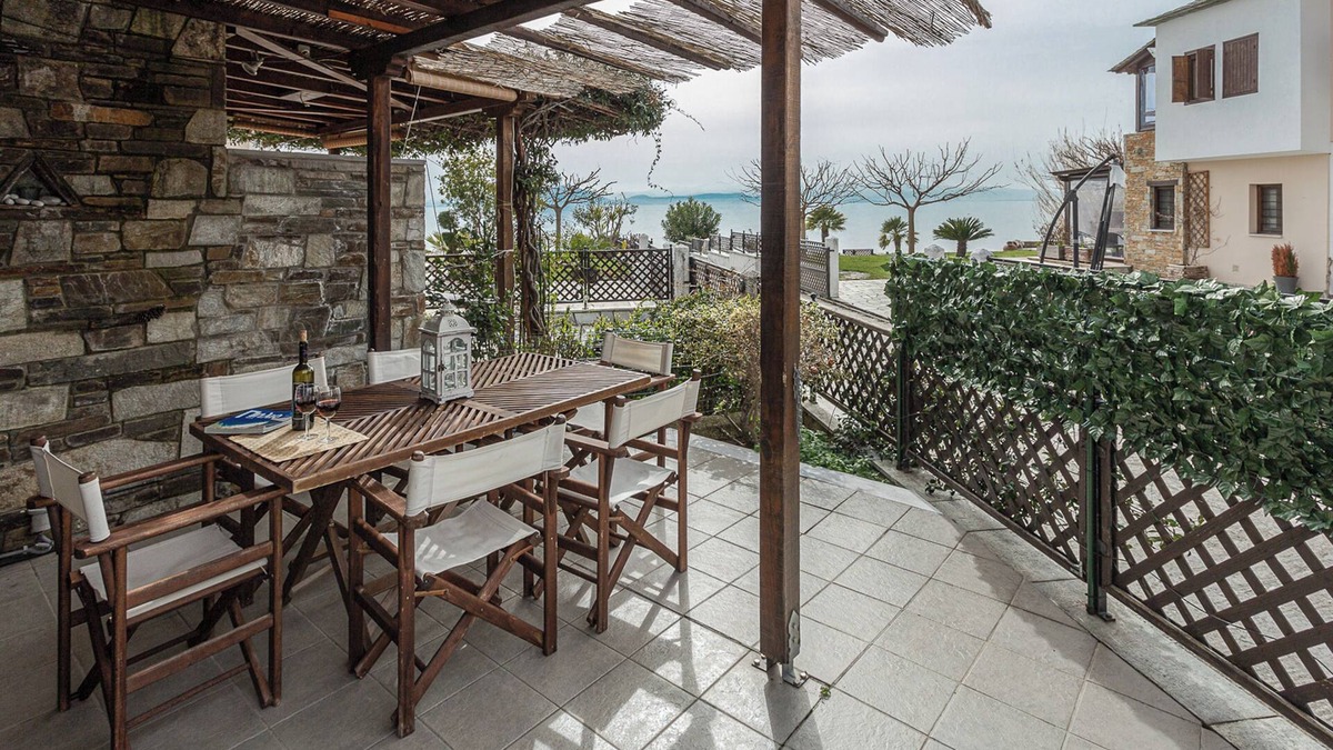 Koropi House | ILOI’s Villa in peaceful Village w. Private Beach