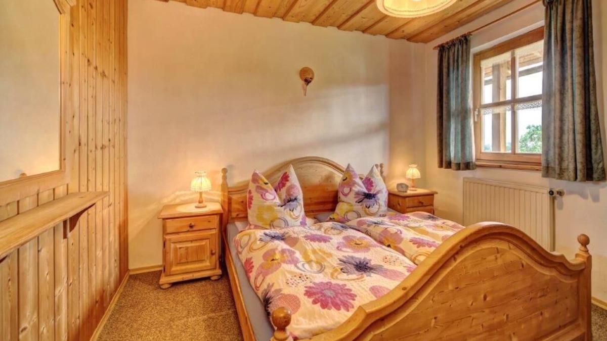 Eppenschlag Apartment | Im Bayerwald-Stil gestaltete FeWo (60 m2) mit eigener Terrasse