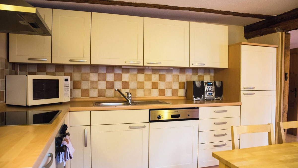 Wiernsheim Bed & Breakfast | Im Hexenwinkel - Apartment old library - near highway A8 Pforzheim Süd