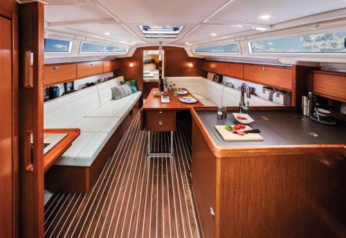 Magazzeno Boat Rental | Imbarcazione Antonia