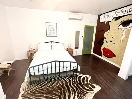 West Philadelphia Apartment | Immaculate 1 BR 1 BTH Pullout Couch Art DECO Inspired