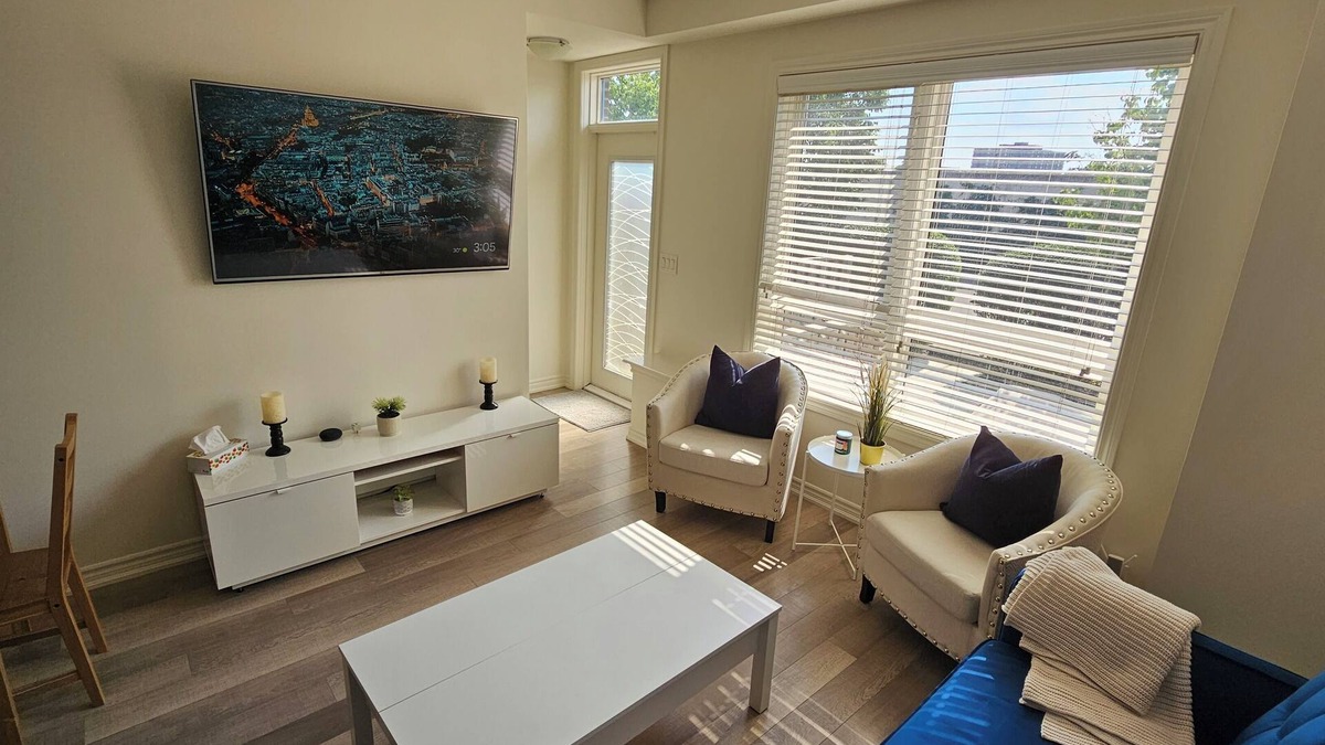 Earlscourt House | Immaculate 2 bedroom townhouse available in Toronto!