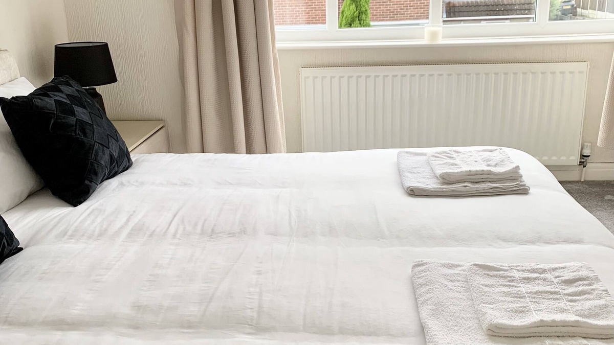 Droylsden House | Immaculate 3-Bed Travel nest unavailable