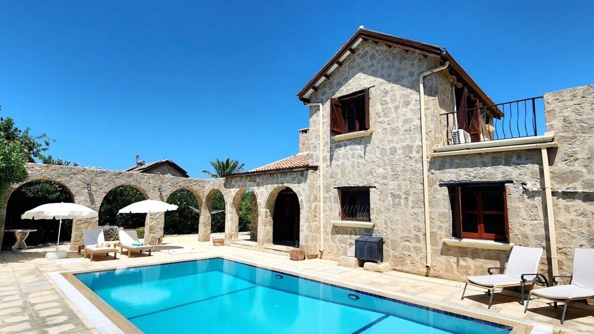Karsiyaka Villa | Immaculate 3 bedroom stone villa within walking distance to the sea
