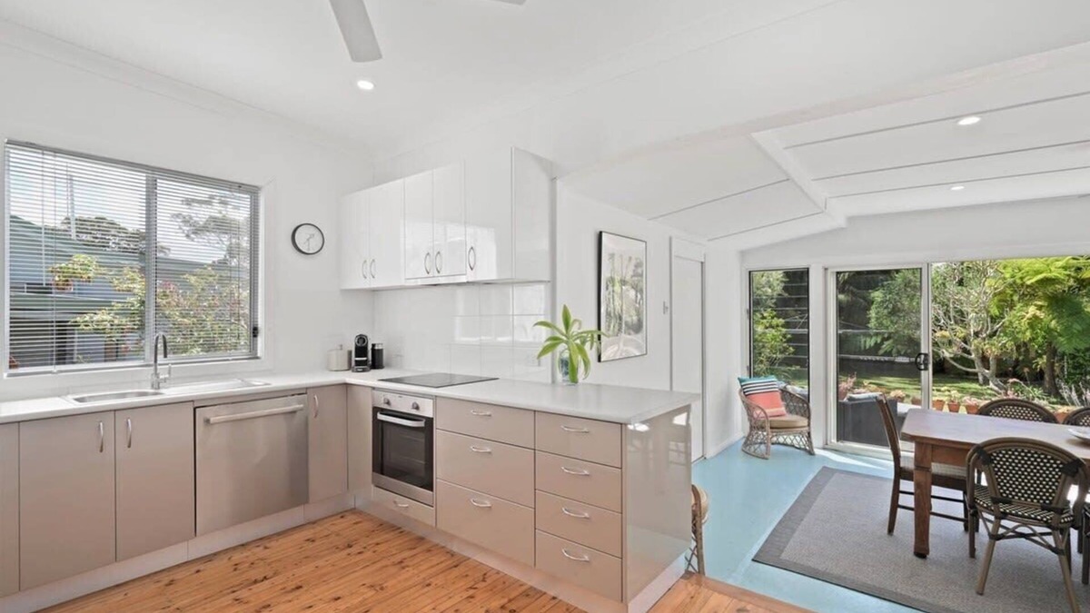 Bateau Bay House | Immaculate Beachside Home with Fireplace and Patio