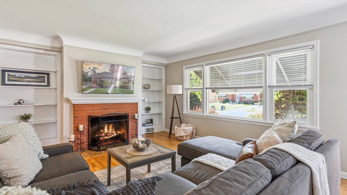 Dicken House | Immaculate Comfort, Short Walk To Michigan Stadium!