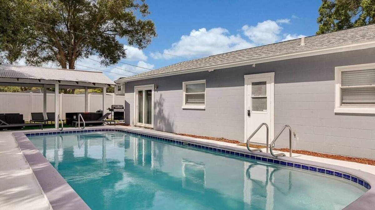 Tampa House | Immaculate & Cozy Entire Heated Pool House