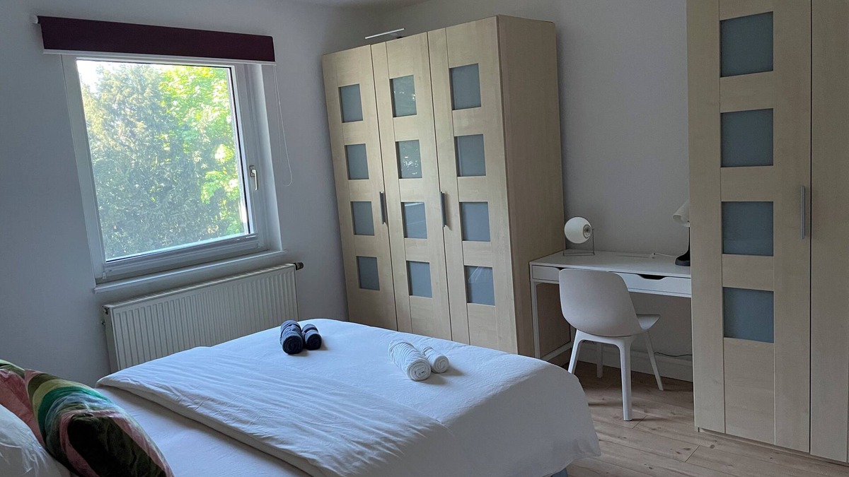 Rhein-Erft-Kreis District Apartment | Immaculate, fully equipped & central, near Phantasialand