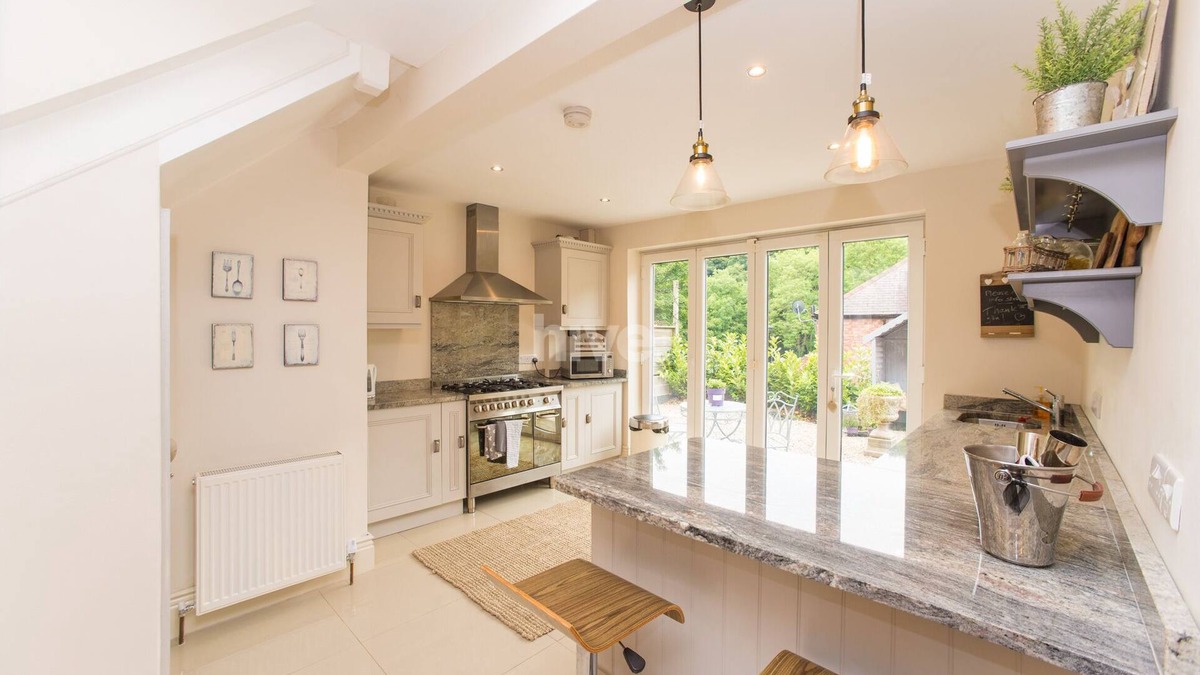 Gosforth House | Immaculate Newcastle home, close to city centre 5 mins by cab, good location.